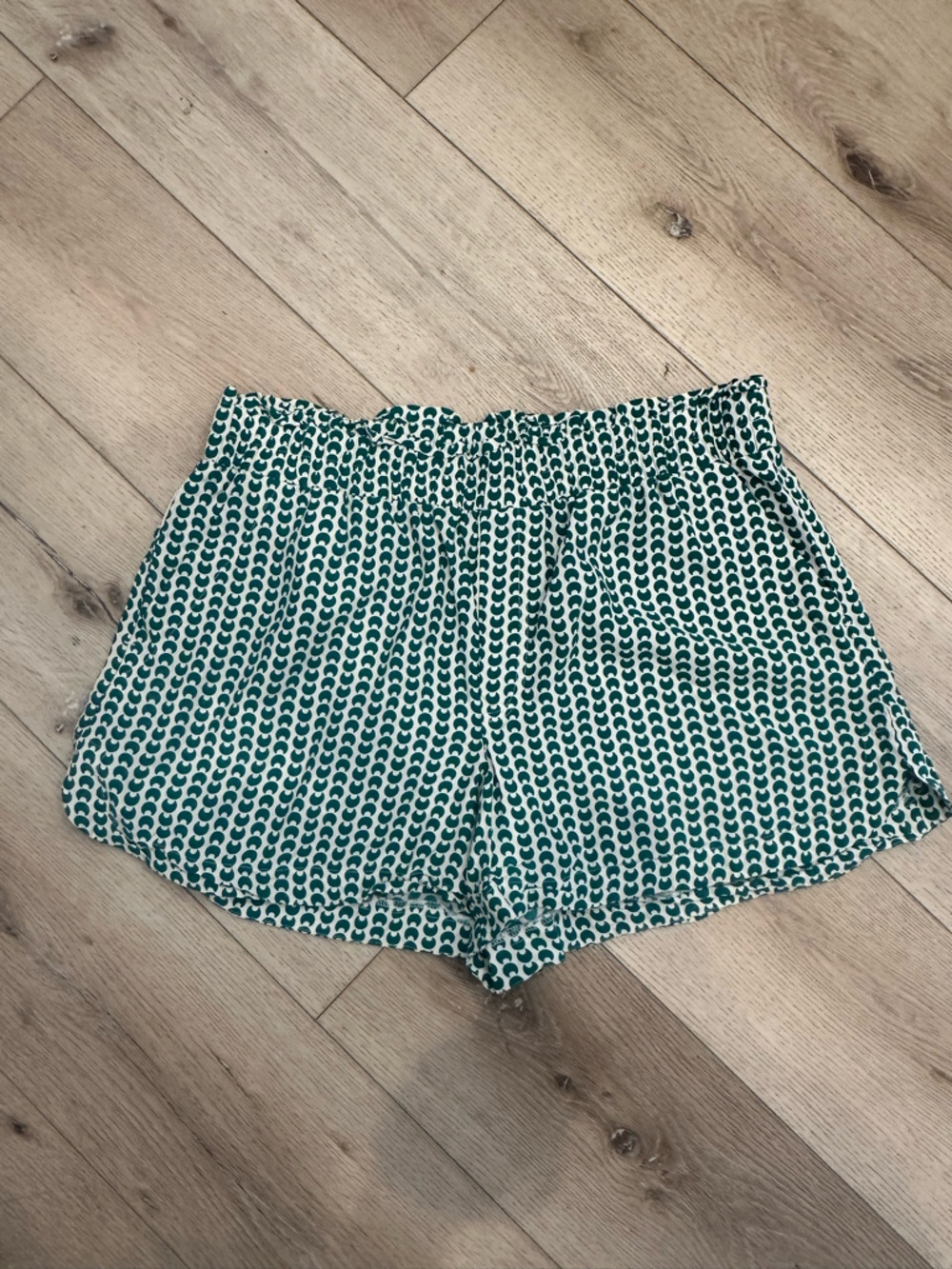 Women’s Green Patterned Elastic Waist Shorts